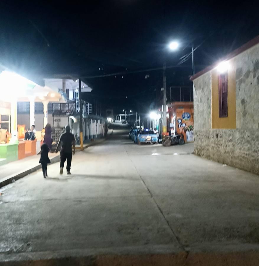 Calle principal de noche