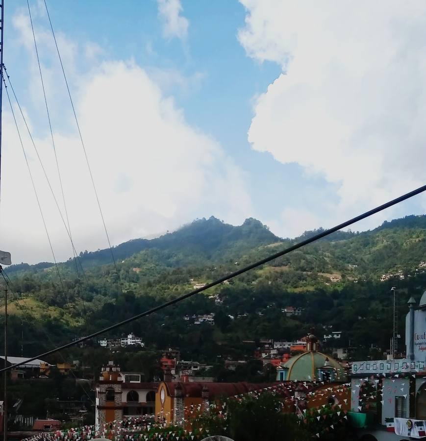 Panorama del municipio con la iglesia